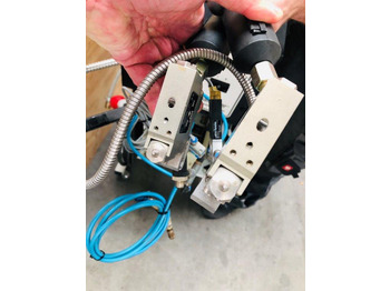 Drukmachine Dynatec Quattro Challenger glue melter with two application nozzles Dy 2002 control unit for 8 channels: afbeelding 4 Drukmachine Dynatec Quattro Challenger glue melter with two application nozzles Dy 2002 control unit for 8 channels: afbeelding 4