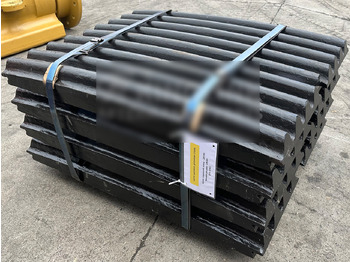 Onderdelen voor Bouwmachine KINGLINK High Manganese Steel Movable Jaw Plates 17003347 for CT2036 Jaw Crusher: afbeelding 2 Onderdelen voor Bouwmachine KINGLINK High Manganese Steel Movable Jaw Plates 17003347 for CT2036 Jaw Crusher: afbeelding 2