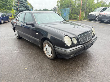 Sedan MERCEDES-BENZ