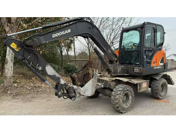 Mobiele graafmachine DOOSAN DX60