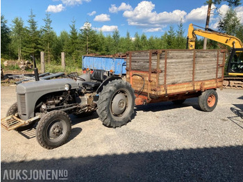 Tractor MASSEY FERGUSON 1000 series