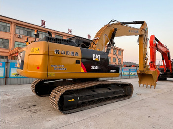 Rupsgraafmachine CATERPILLAR 320D2