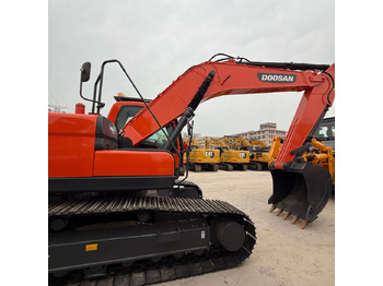 Rupsgraafmachine DOOSAN DX225