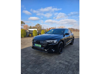 Sedan AUDI