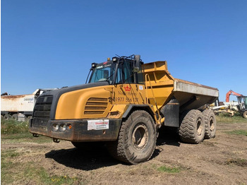 Kiepwagen met knikbesturing TEREX