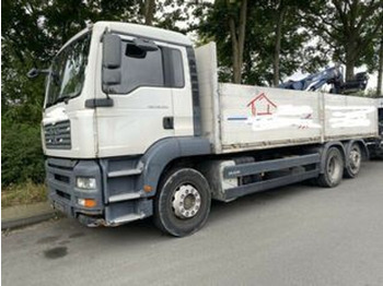 Vrachtwagen met open laadbak MAN