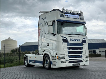 Trekker SCANIA S 520