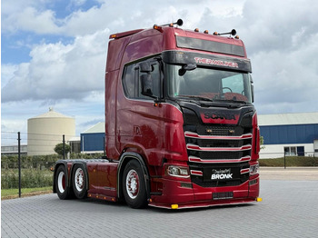 Trekker SCANIA S 580