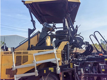 Asfaltafwerkmachine CATERPILLAR AP655F
