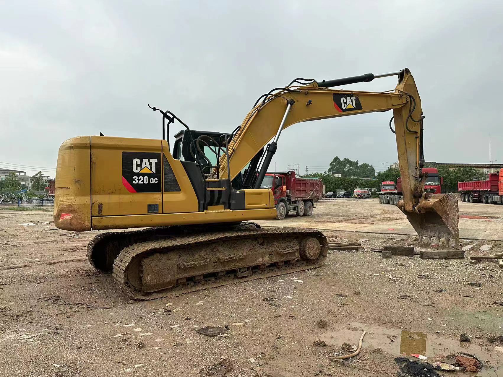 Rupsgraafmachine CATERPILLAR 320GC