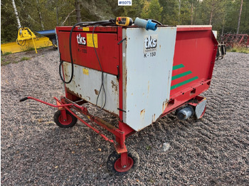 Hooi-/ Voedermachine 2000 TKS K-150 Round bale cutter with wheel drive.: afbeelding 2 Hooi-/ Voedermachine 2000 TKS K-150 Round bale cutter with wheel drive.: afbeelding 2