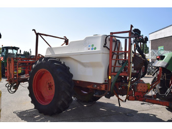 Getrokken veldspuit HOLDER