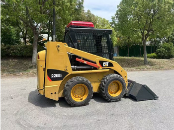 Schranklader CATERPILLAR 226B3
