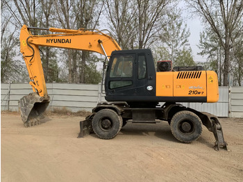 Mobiele graafmachine HYUNDAI R210