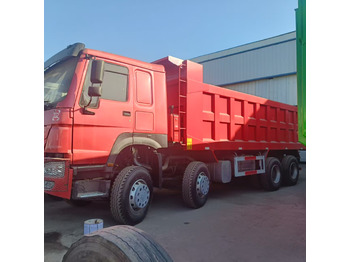 Kipper vrachtwagen SINOTRUK HOWO 8x4: afbeelding 2