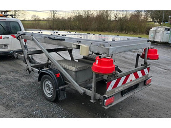 Aanhangwagen Trebbiner 5-farbig Horizont VWT Verkehrsleittafel Verkehrswarnanhänger Verkehrsleitanhänger Verkehrssicherungsanhänger Nissen Absperrtafel: afbeelding 3
