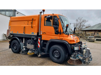 Veegwagen UNIMOG U400