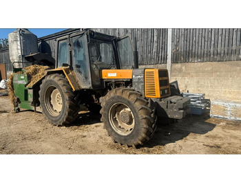Tractor RENAULT