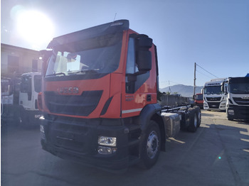 Vrachtwagen met open laadbak IVECO Stralis