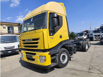 Vrachtwagen met open laadbak IVECO Stralis