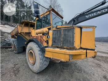 Kiepwagen met knikbesturing VOLVO A25C