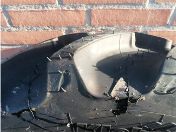 Band voor Gemeentelijke machine/ Speciaal Kleber 300/70R20: afbeelding 2