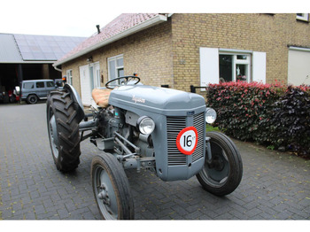 Tractor MASSEY FERGUSON