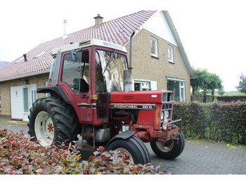 Tractor INTERNATIONAL