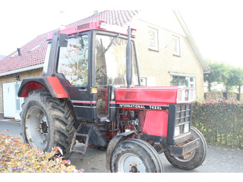 Tractor INTERNATIONAL