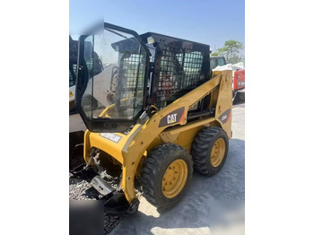 Schranklader CATERPILLAR 226B3
