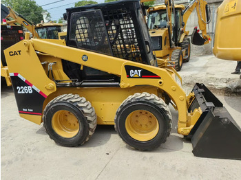 Schranklader CATERPILLAR 226B