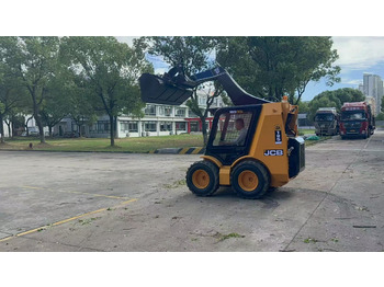 Schranklader JCB ROBOT 185