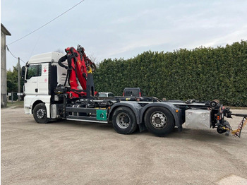 Haakarmsysteem vrachtwagen MAN TGX 26.480 SCARRABILE CON GRU: afbeelding 4 Haakarmsysteem vrachtwagen MAN TGX 26.480 SCARRABILE CON GRU: afbeelding 4