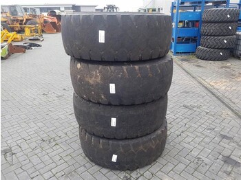 Banden en velgen JCB