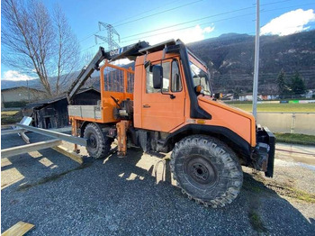 Kipper vrachtwagen UNIMOG