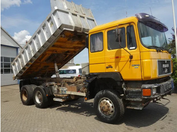 Kipper vrachtwagen MAN 26.422