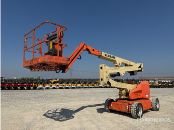 Knikarmhoogwerker JLG E450AJ