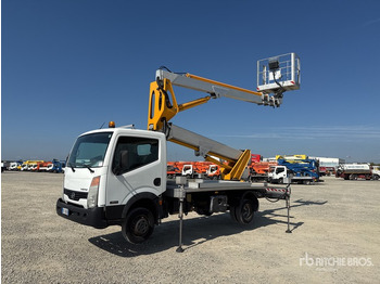 Vrachtwagen hoogwerker NISSAN