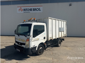 Kipper vrachtwagen NISSAN