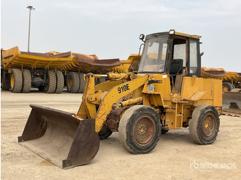 Wiellader CATERPILLAR 910