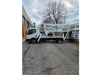 Vrachtwagen hoogwerker