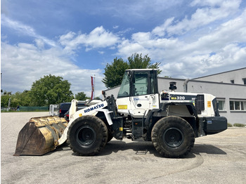 Wiellader KOMATSU WA320