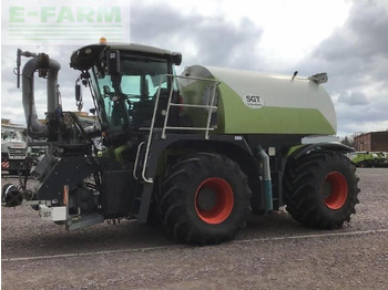 Zelfrijdende veldspuit CLAAS Xerion 3800