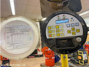 Bouwmaterieel PAIRE DE FEUX DE CHANTIER NISSEN QUARZ LZA 400 LED 12 VOLT 2006: afbeelding 4 Bouwmaterieel PAIRE DE FEUX DE CHANTIER NISSEN QUARZ LZA 400 LED 12 VOLT 2006: afbeelding 4