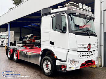Trekker MERCEDES-BENZ Arocs 3351