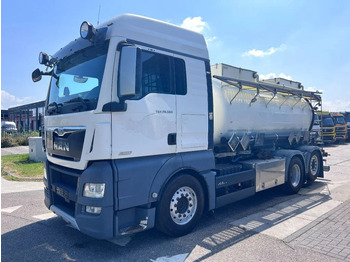 Vacuümwagen MAN TGX 26.560