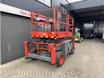 Schaarlift Skyjack SJ 6832RT Schaarhoogwerker / Scissor / Arbeitsbuhne 2016 4X4 Kubota Diesel 12M Werkhoogte: afbeelding 3 Schaarlift Skyjack SJ 6832RT Schaarhoogwerker / Scissor / Arbeitsbuhne 2016 4X4 Kubota Diesel 12M Werkhoogte: afbeelding 3
