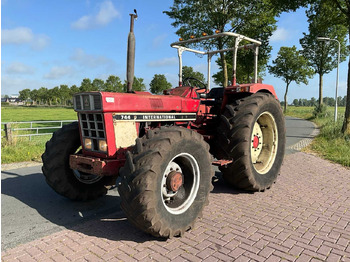 Tractor INTERNATIONAL