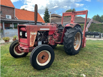 Tractor INTERNATIONAL
