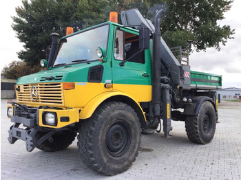 Vrachtwagen UNIMOG U1300